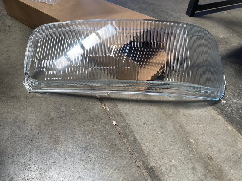 Headlight Glass LHS to suit Mercedes Atego